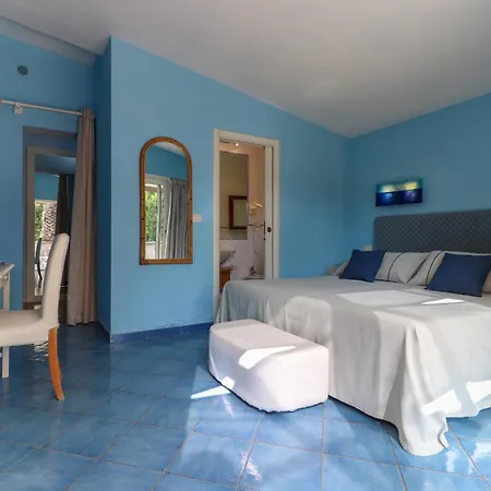 Les Oliviers Aparthotel 4*